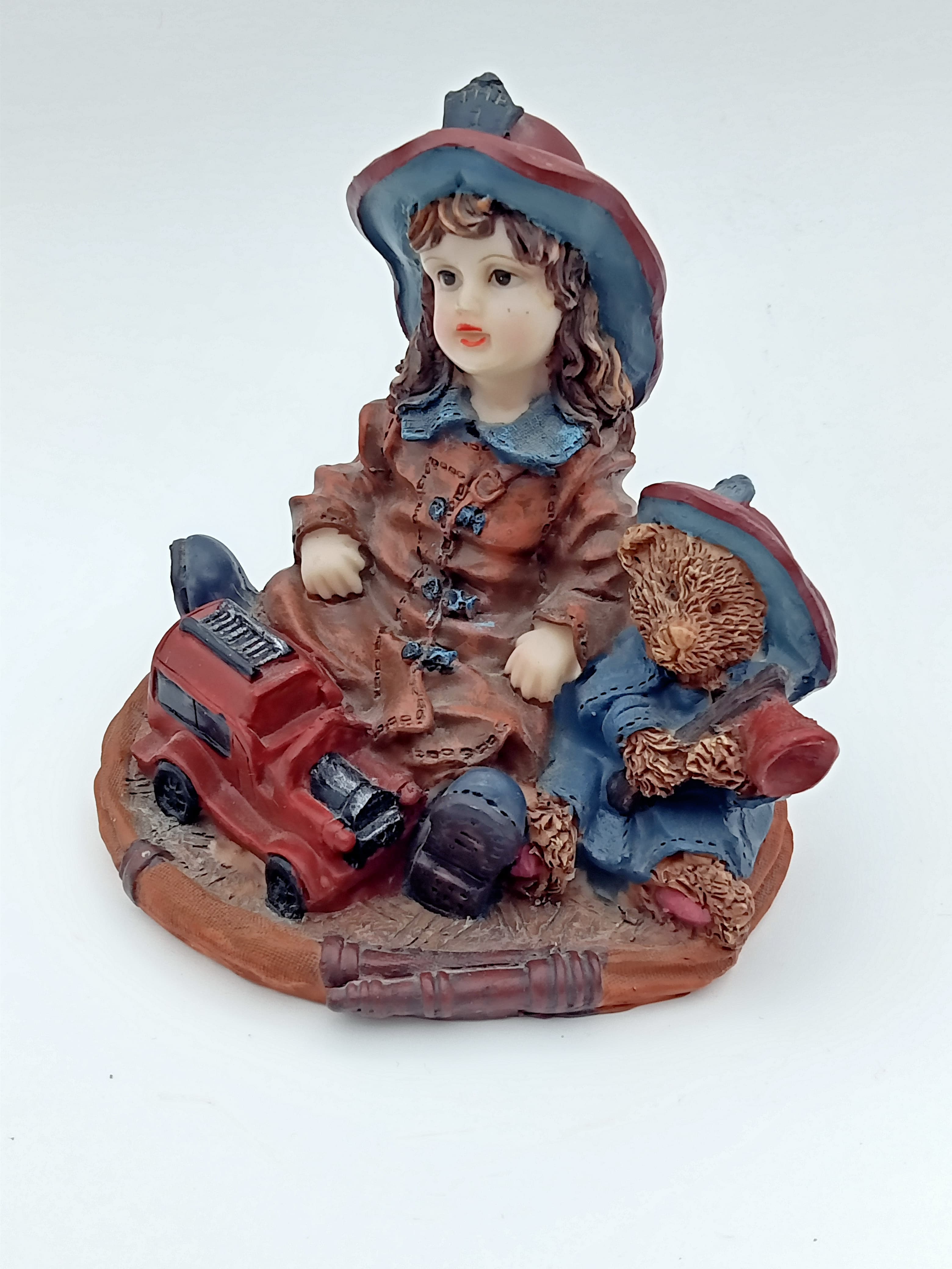 Сувенир керамика Девочка с медведем 350 | Магазин канцтоваров и игрушек Львёнок